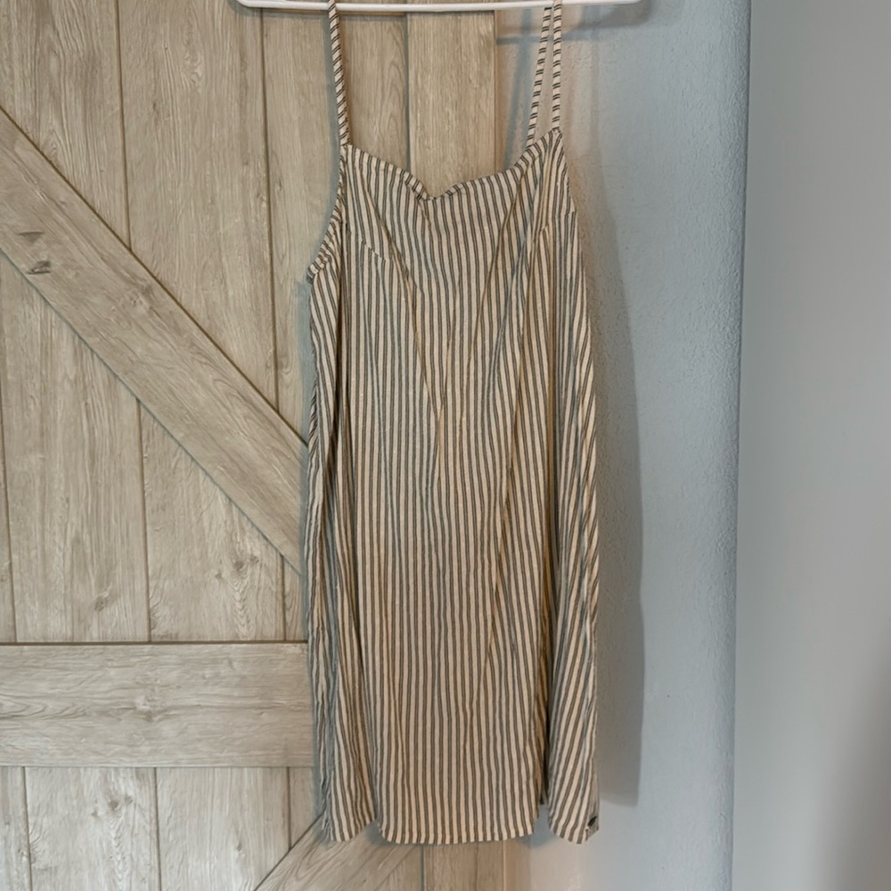 Mini billabong dress grey and white size medium